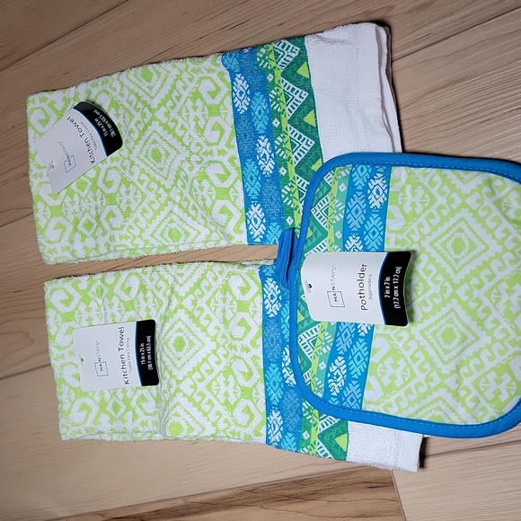 Kitchen bundle (NWT) - Picture 2 of 3